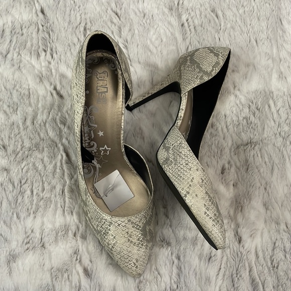 High Heels - Picture 2 of 3